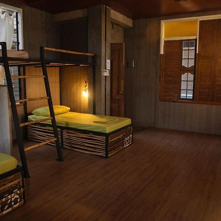 The Flying Fish Hostel Dumaguete City Rom bilde