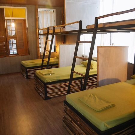 The Flying Fish Hostel Dumaguete City Rom bilde