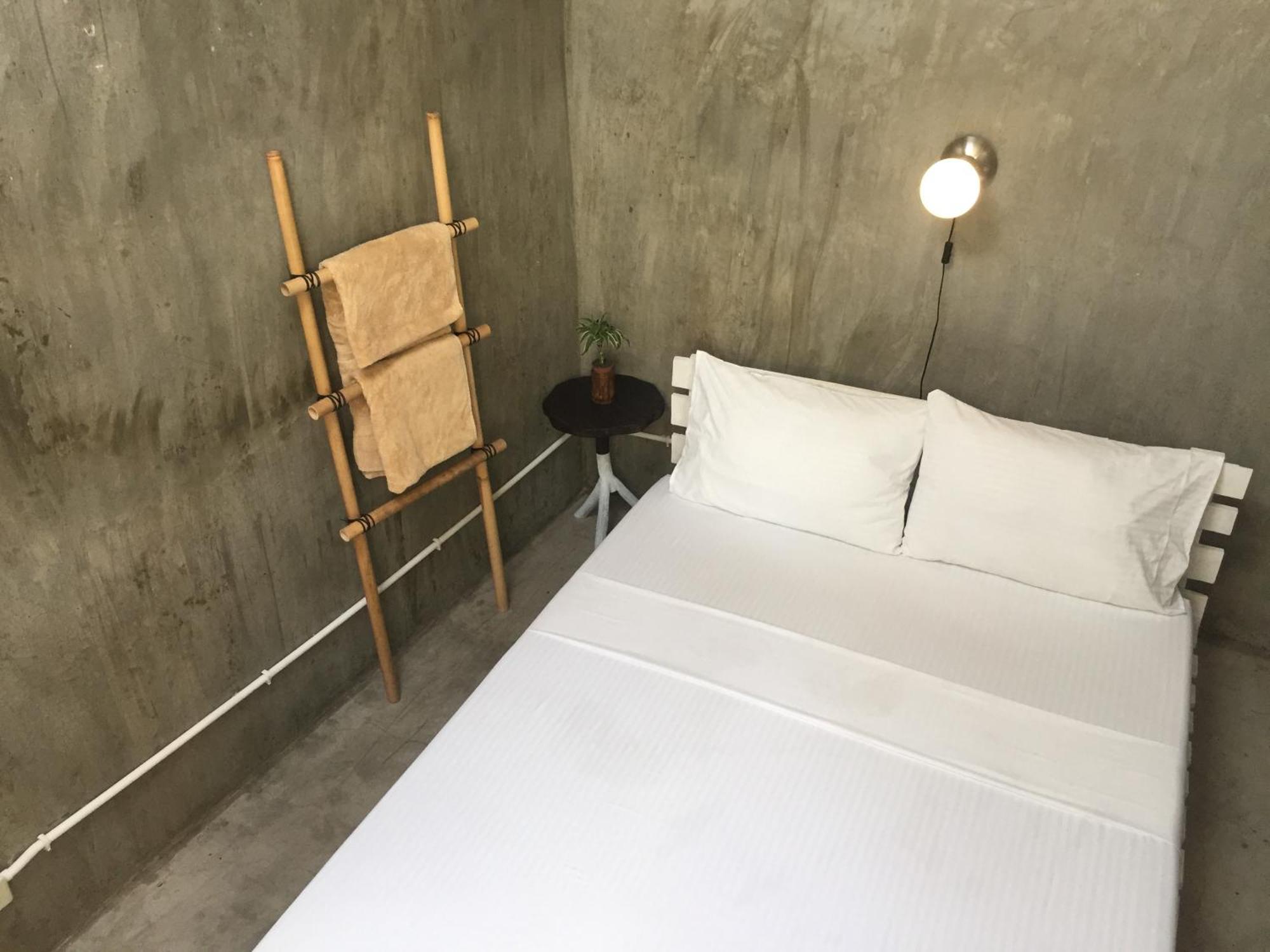 The Flying Fish Hostel Dumaguete City Rom bilde
